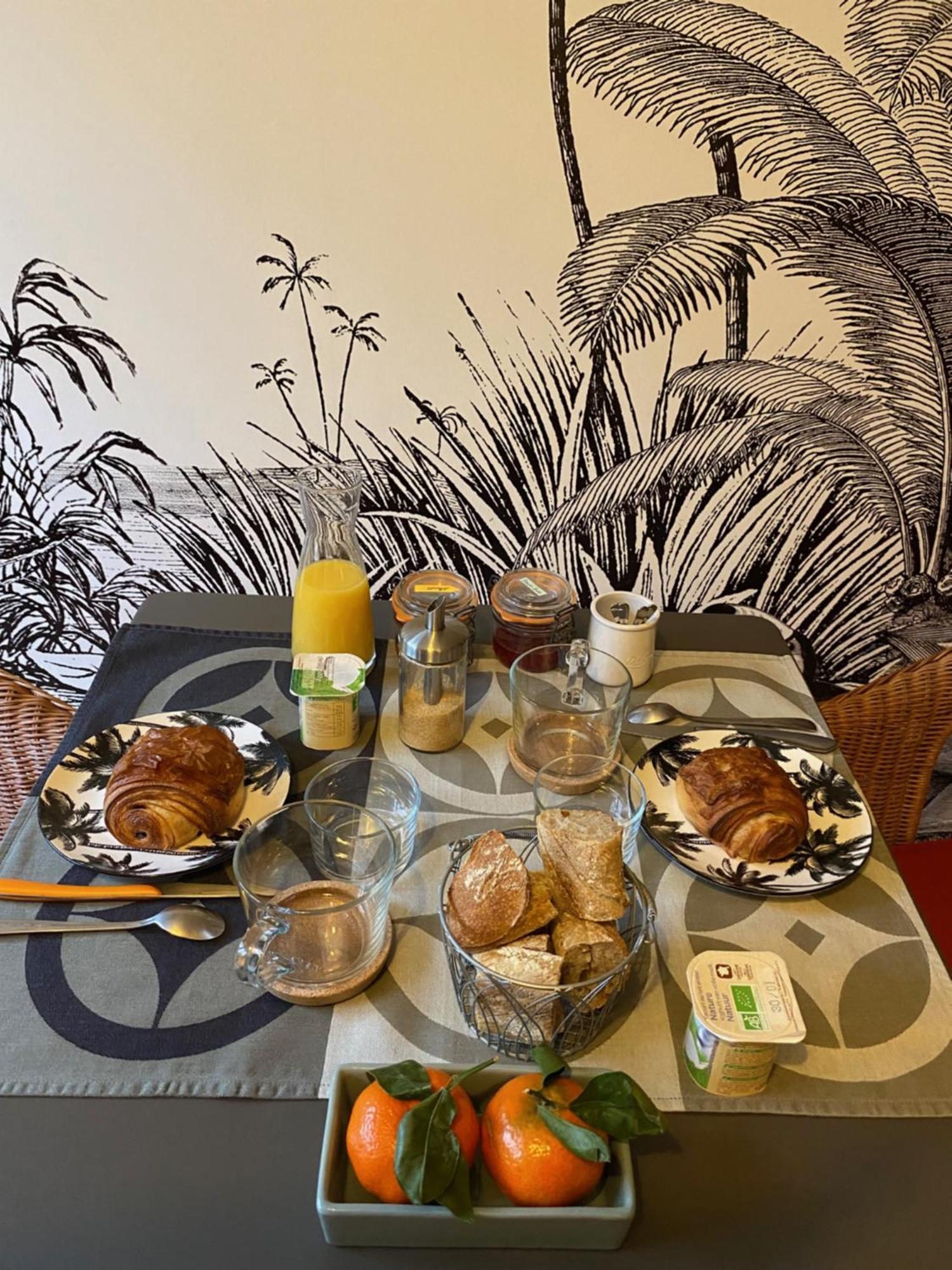 Maison M, Chambre Privee Acces Jardin Piscine Et Jacuzzi Pres De La Rochelle La Rochelle  Buitenkant foto