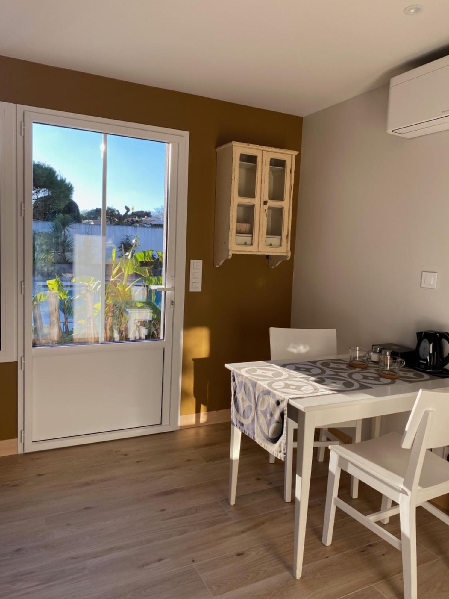 Maison M, Chambre Privee Acces Jardin Piscine Et Jacuzzi Pres De La Rochelle La Rochelle  Kamer foto